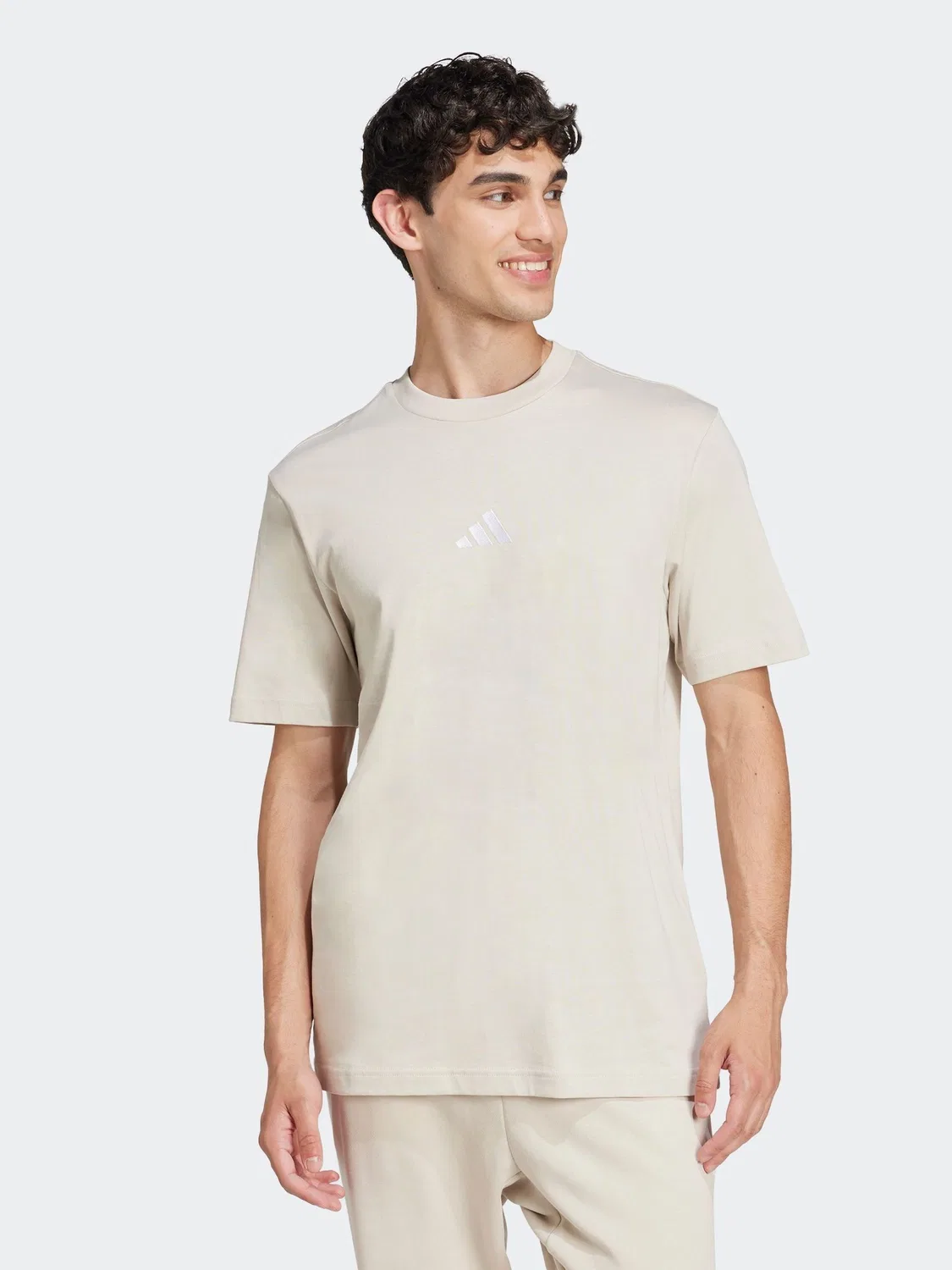 Футболка с логотипом adidas Essentials, бежевая