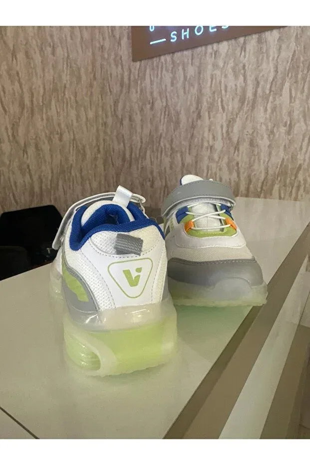 Детские спортивные туфли для девочек на липучке Vicco, White — фото 4