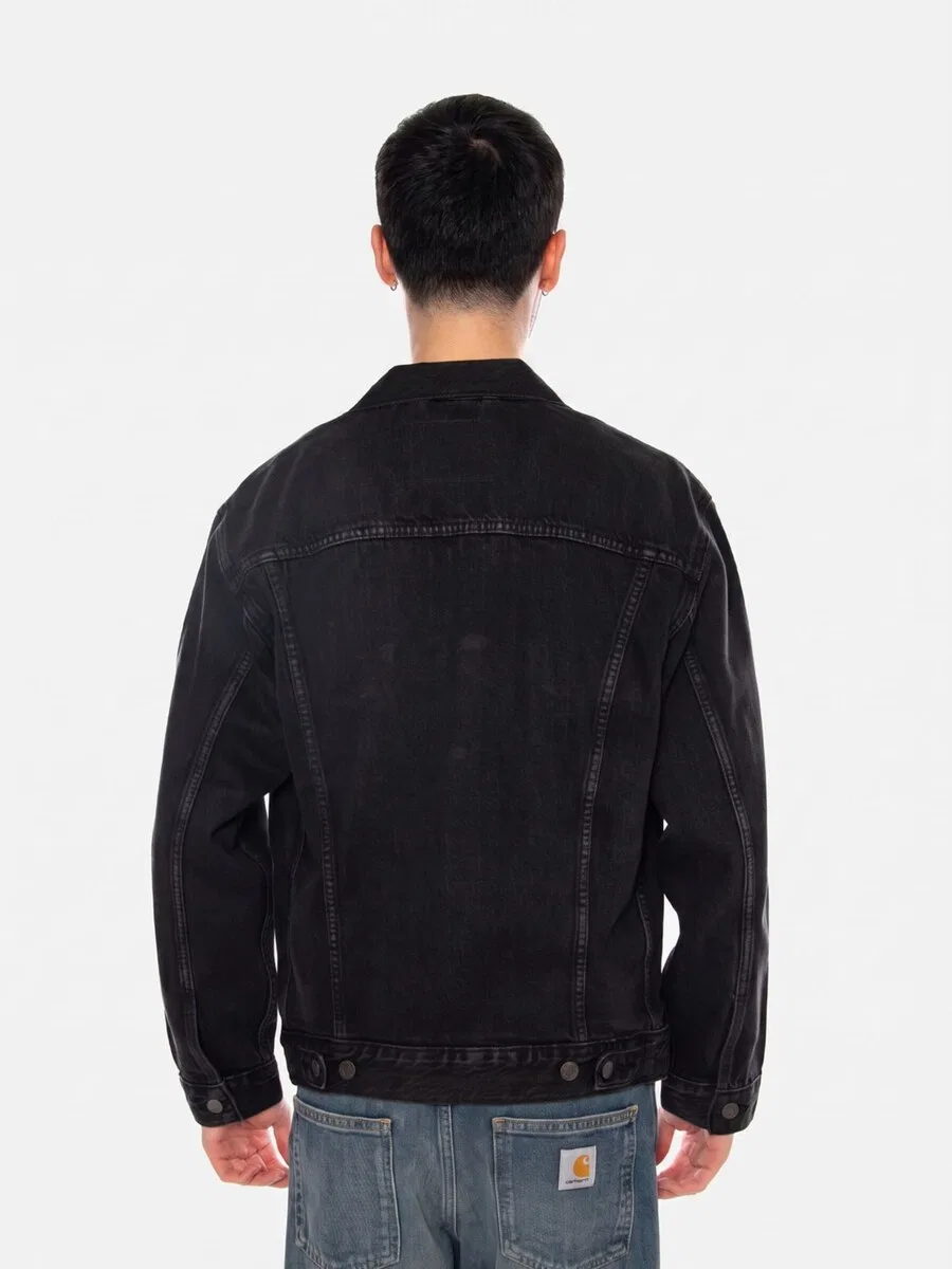 Куртка LEVI'S Between-Season Jacket 'RELAXED TYPE III TRUCKER JACKET BLACK' черного цвета — фото 3