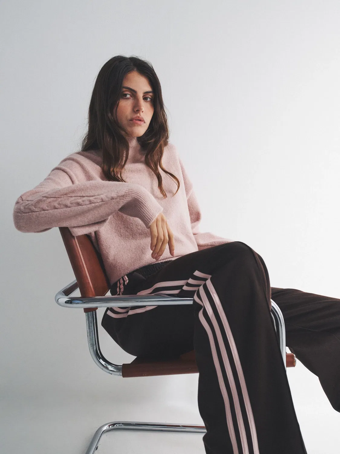 Брюки широкие Firebird Loose, adidas Originals, коричневый/розовый