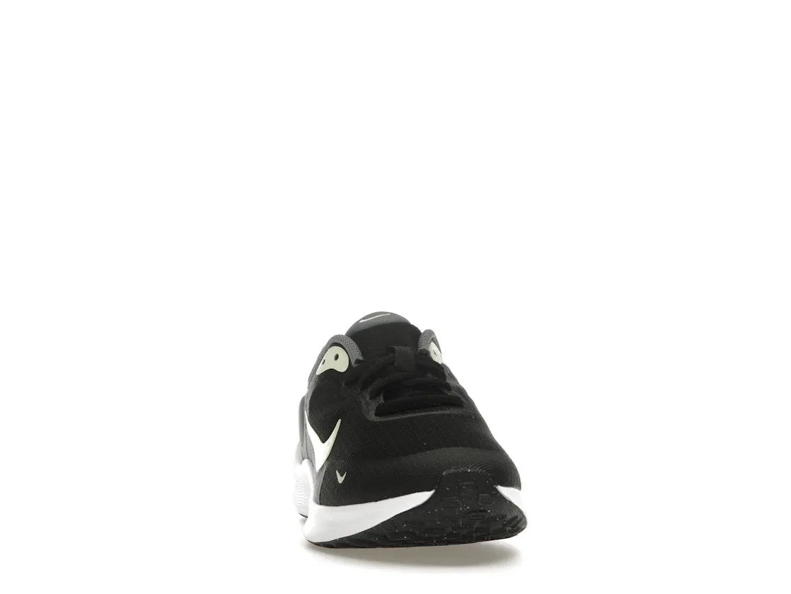 Детские кроссовки Lifestyle Nike Revolution 7, Black/Smoke Grey/White/Barely Volt — фото 2