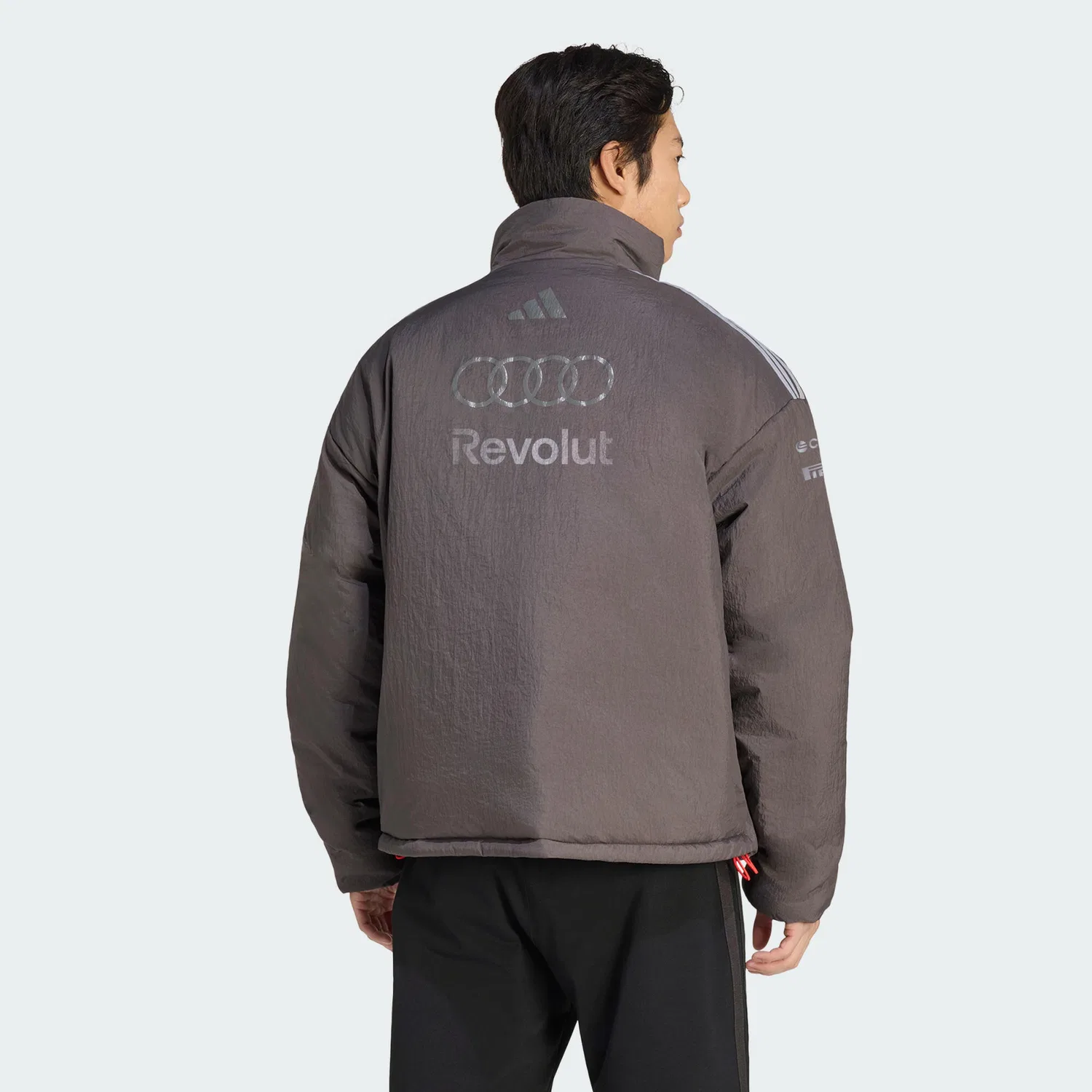 Мужская пуховая куртка с принтом AUDI REVOLUT F1 TEAM ENGINEERS & MARKETING PUFFER JACKE Adidas, Grauviolett — фото 4