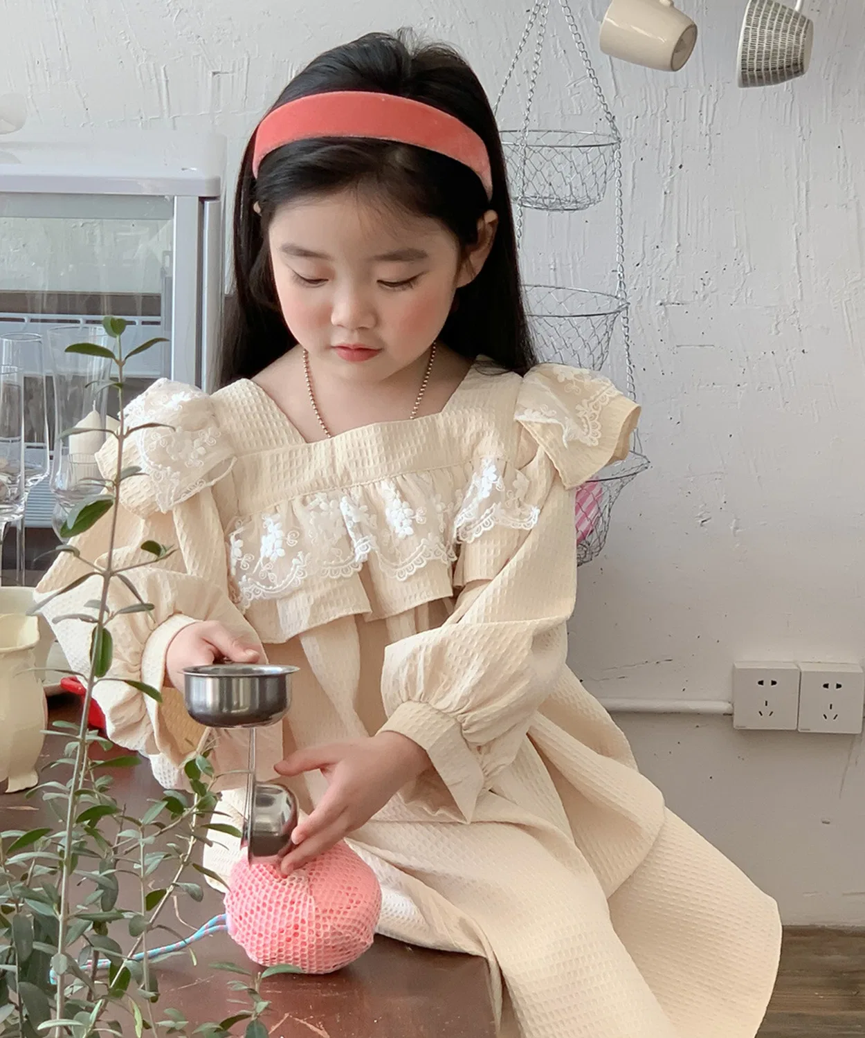 Детское платье с кружевом и длинным рукавом, модель Simple Lace Dress, aimoha, Off White — фото 3