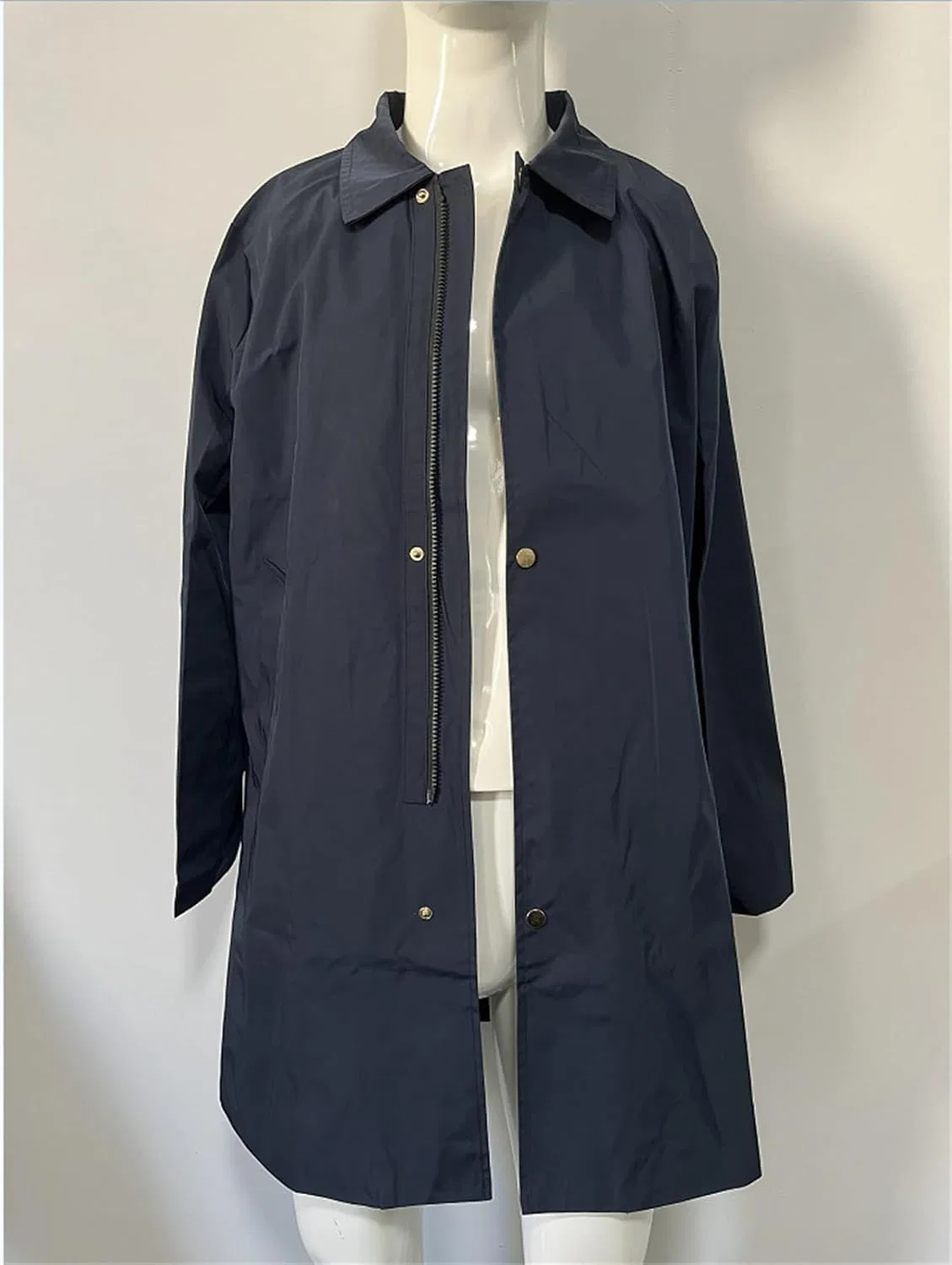 Мужское ветрозащитное пальто однобордное с лацканами, slim fit — фото 2