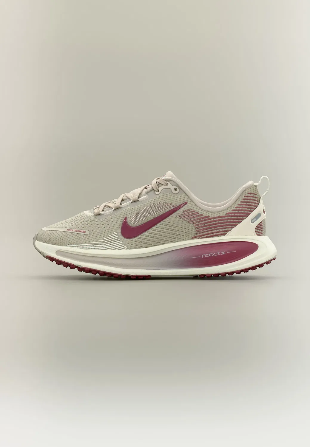 Vomero 18 унисекс - кроссовки для бега по шоссе Nike Performance, Cream/Pink Smoke/Sail