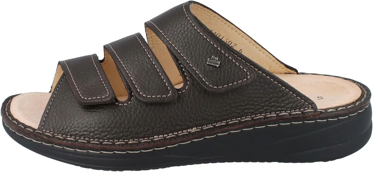 Мужские мюли Finn Comfort Keros имеют гладкую поверхность и бежевый цвет