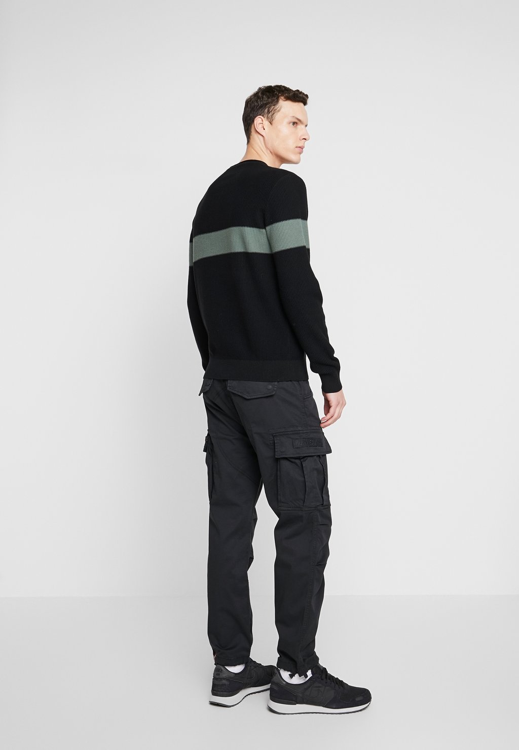 

Брюки карго SQUAD Alpha Industries, черный