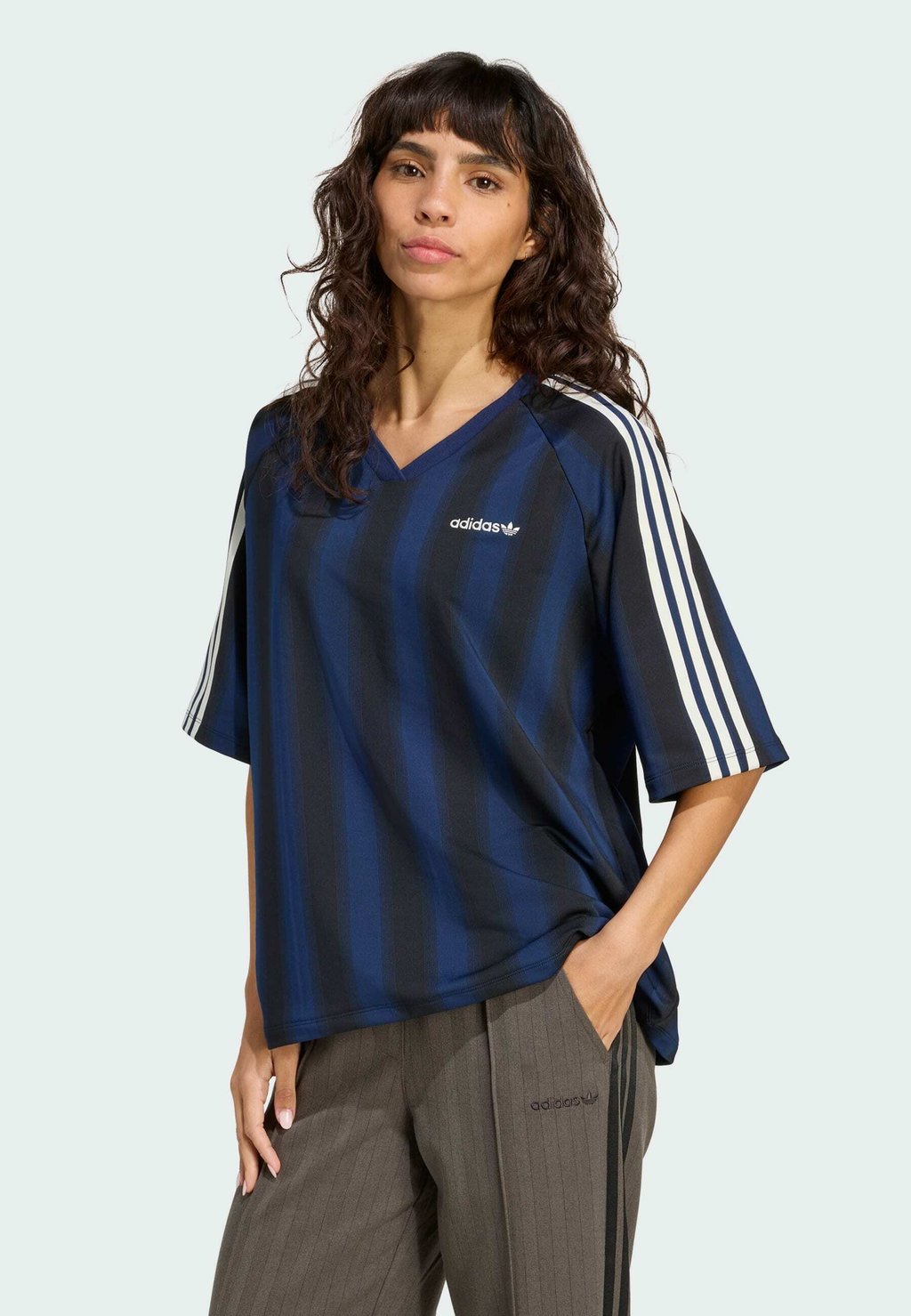 

Футболка с принтом LINEAR TEE Adidas Originals, синий