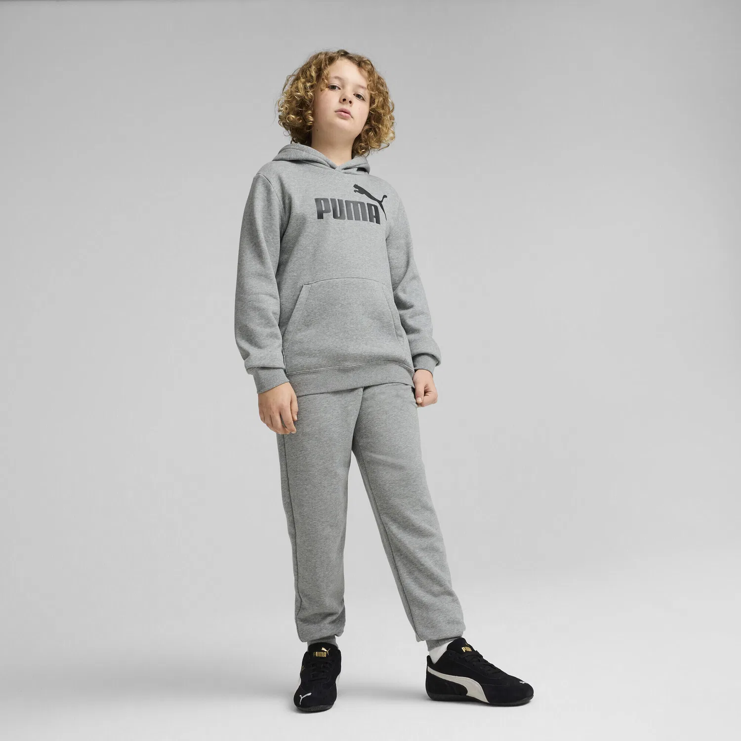 Детское флисовое худи с принтом ESS No. 1 Logo Fleece-Hoodie Jungen PUMA, Aschgrau Magnetgrau — фото 4