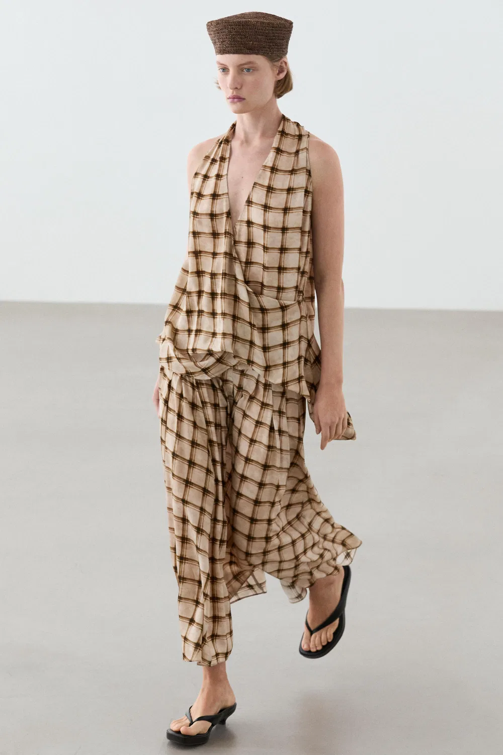 Топ Massimo Dutti Flowing Check Print Surplice, коричневый — фото 3