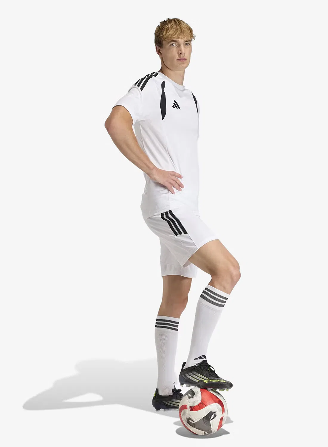 Шорты футбольные с технологией Climacool Tiro26L Adidas, белый — фото 3