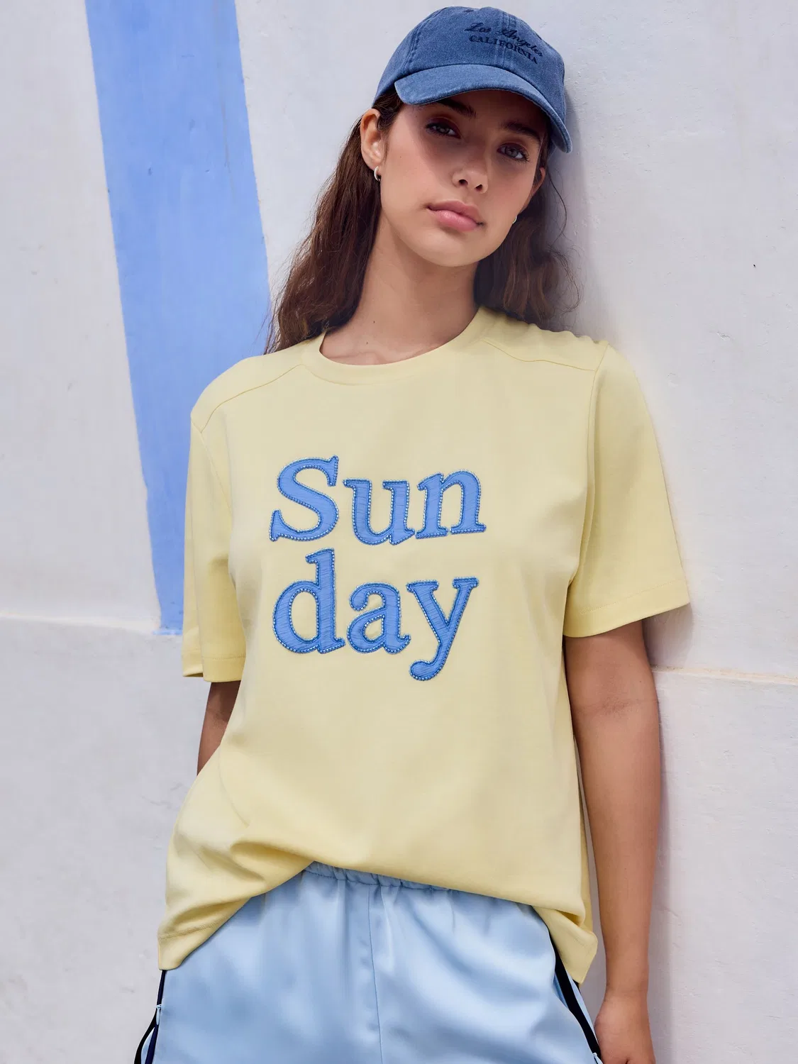 Next Желтая футболка с круглым вырезом и графическим принтом Sunday