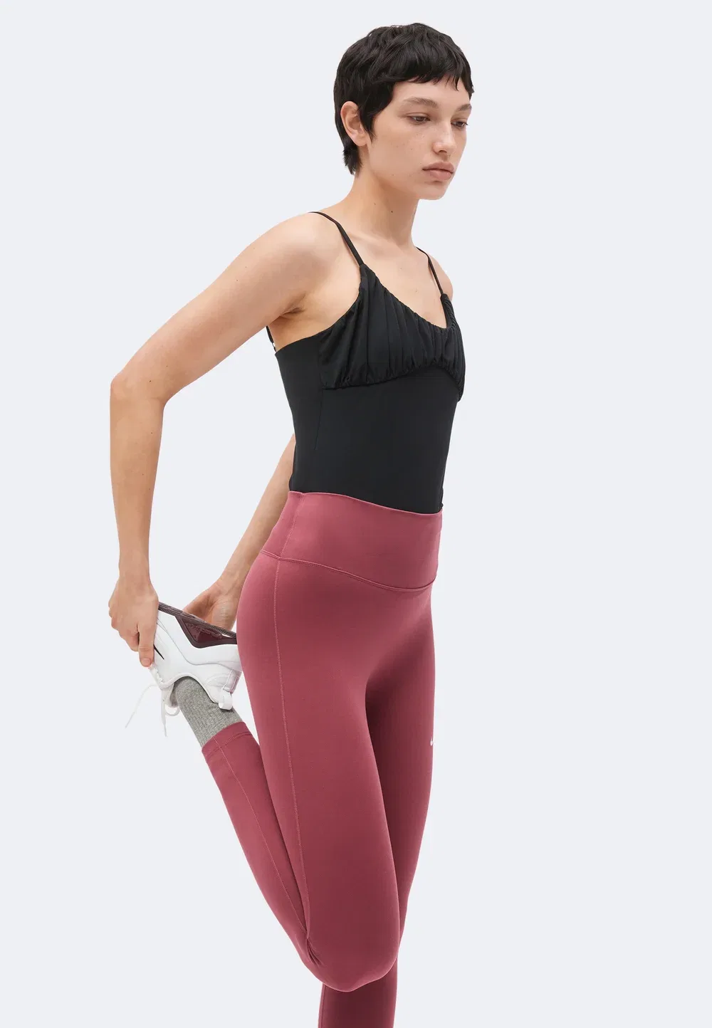 Одни обтягивающие леггинсы Nike Performance, Pink Smoke/White — фото 4