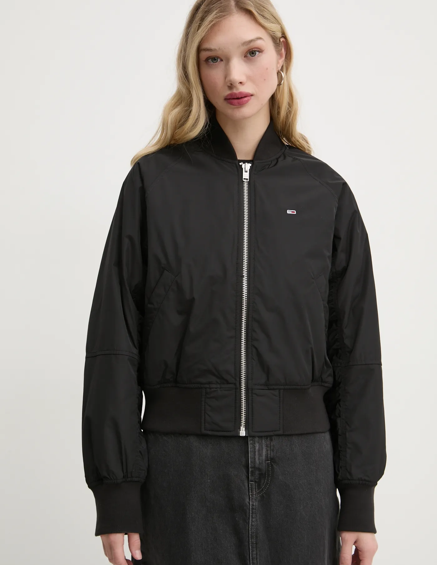 

Куртка-бомбер Tommy Jeans, черный