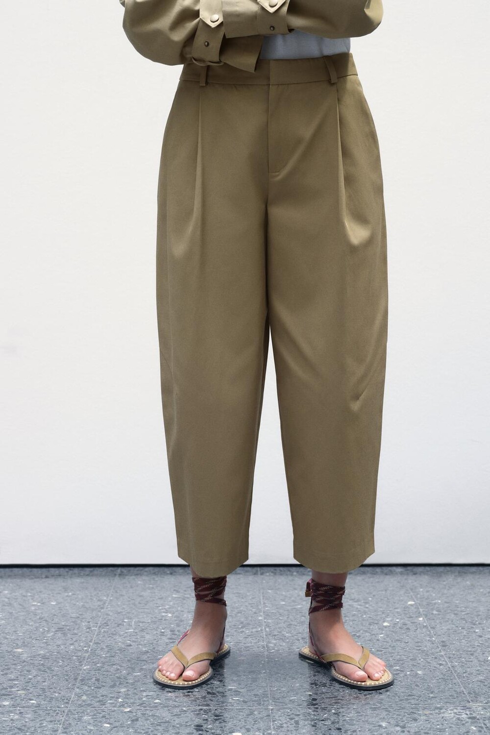 

Брюки с дропытками ZARA, хаки