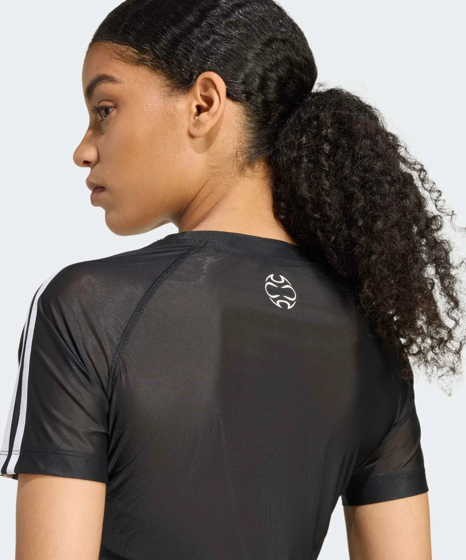 Женская футболка slim fit с футбольным дизайном Adilenium Season 4 Team Geist adidas Originals черная — фото 4