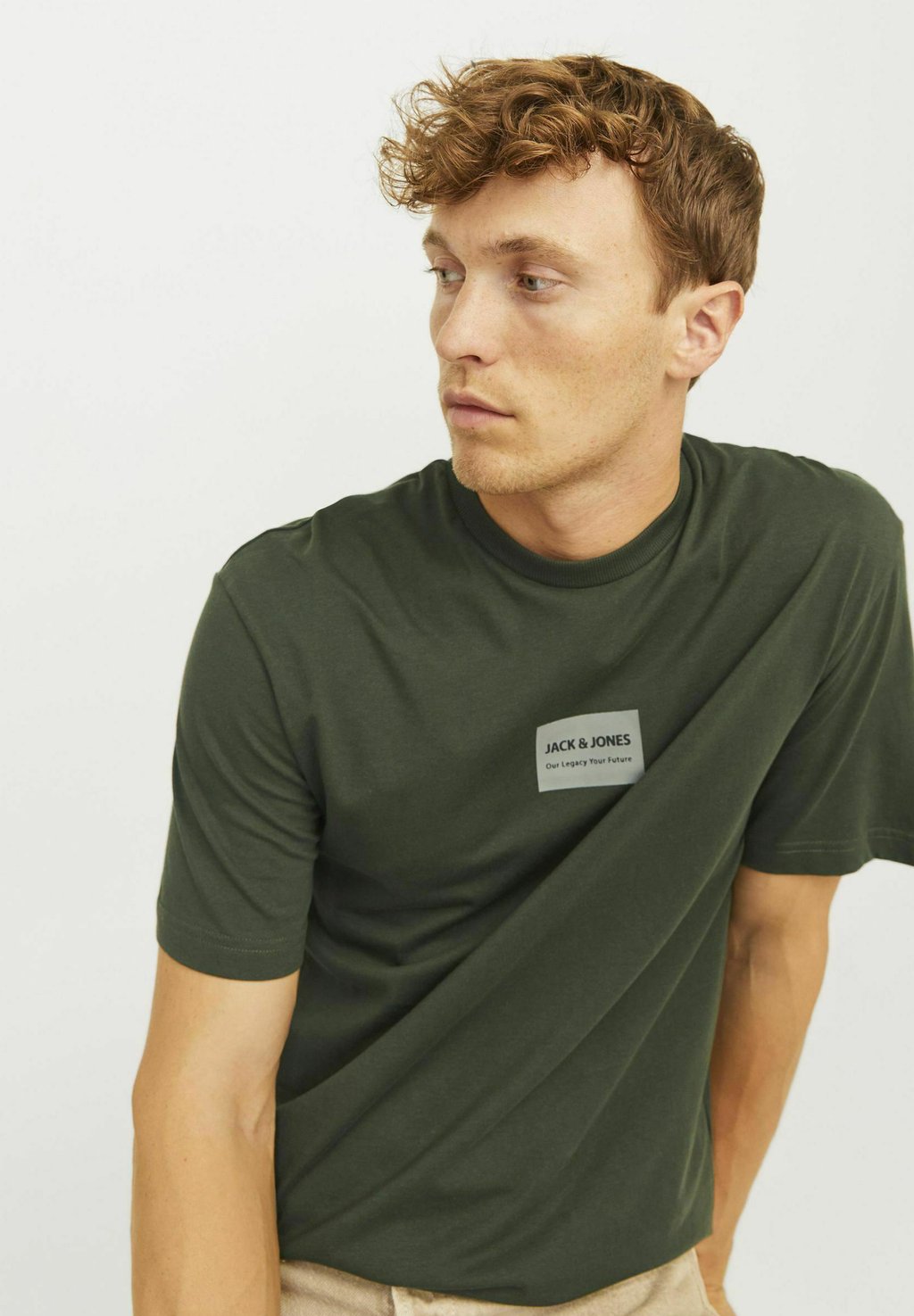 

Футболка с принтом GEDRUCKT RUNDHALS Jack & Jones, зеленый