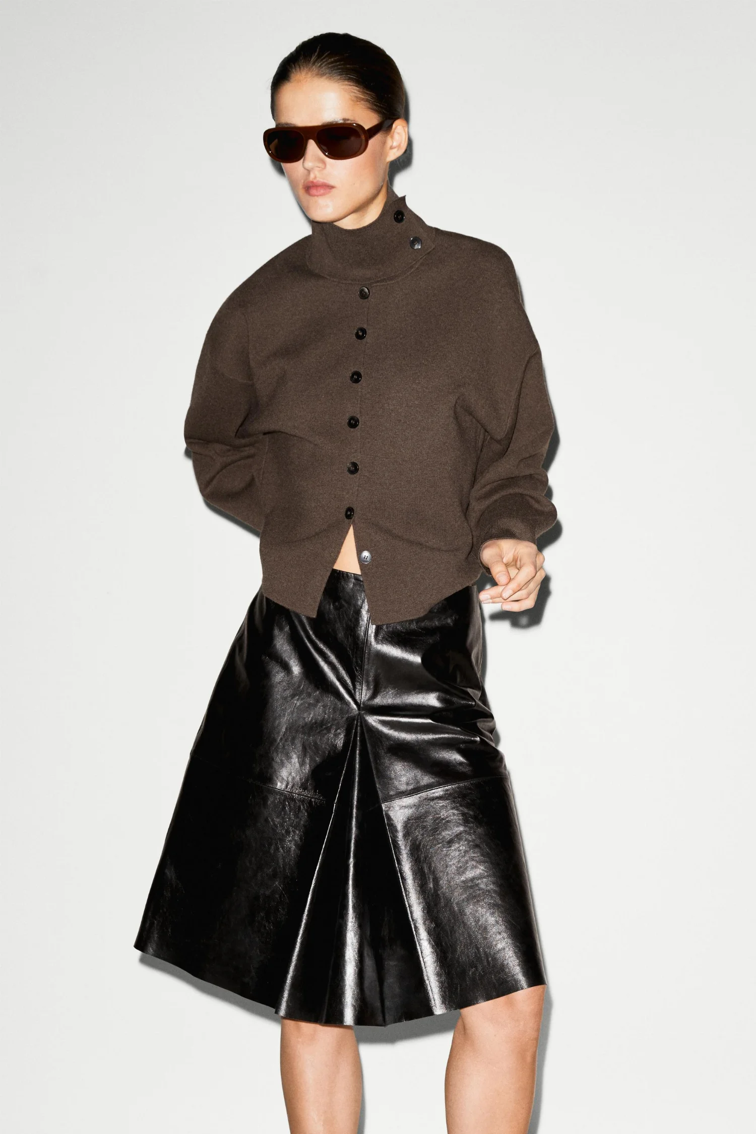 Юбка Massimo Dutti Short Nappa Leather, черный — фото 4