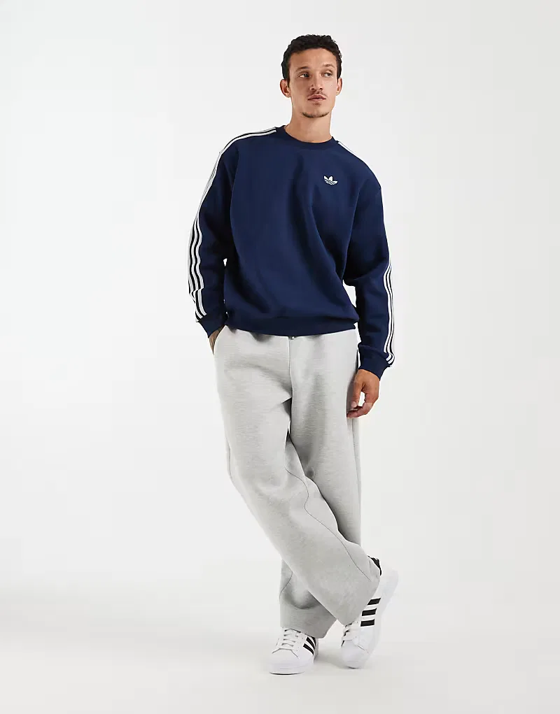 Свитшот Adidas Originals Adicolor с тремя полосками, свободного кроя, ночной индиго/серый — фото 2