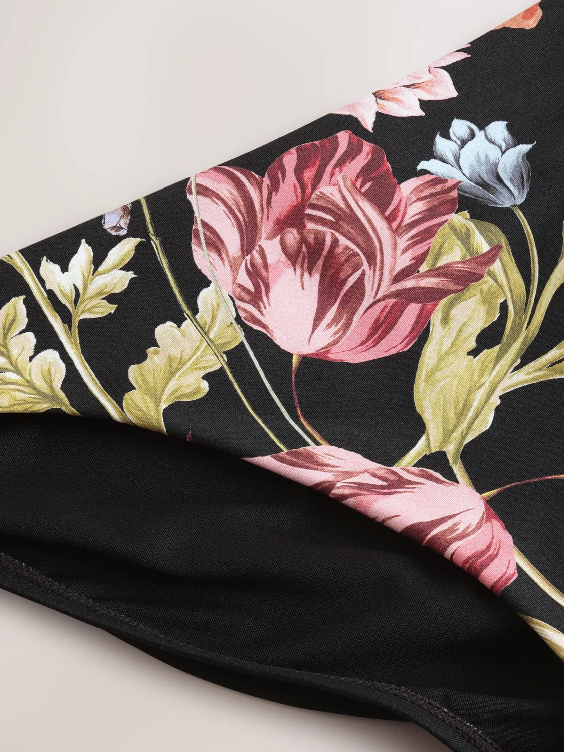 Бикини-шорты с цветочным принтом, модель Black Floral Next, черный — фото 3