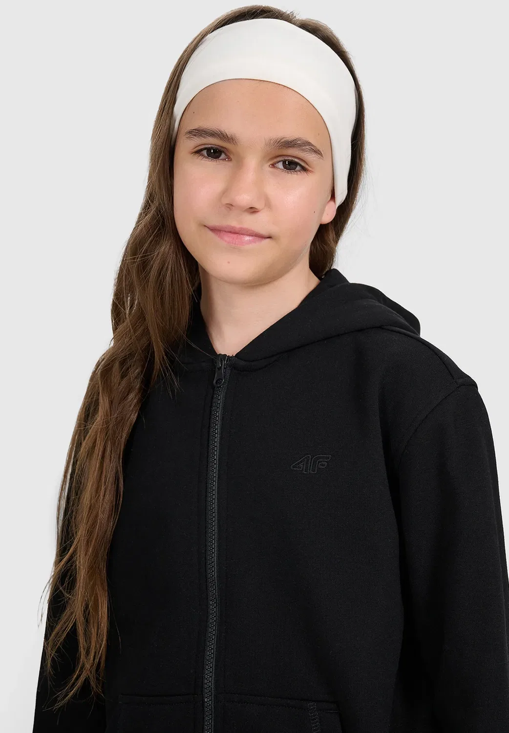 Bluza dresowa rozpinana z kapturem dziewczęca - czarna 122 (6-7 лат) - толстовка на молнии 4F, Deep Black — фото 4