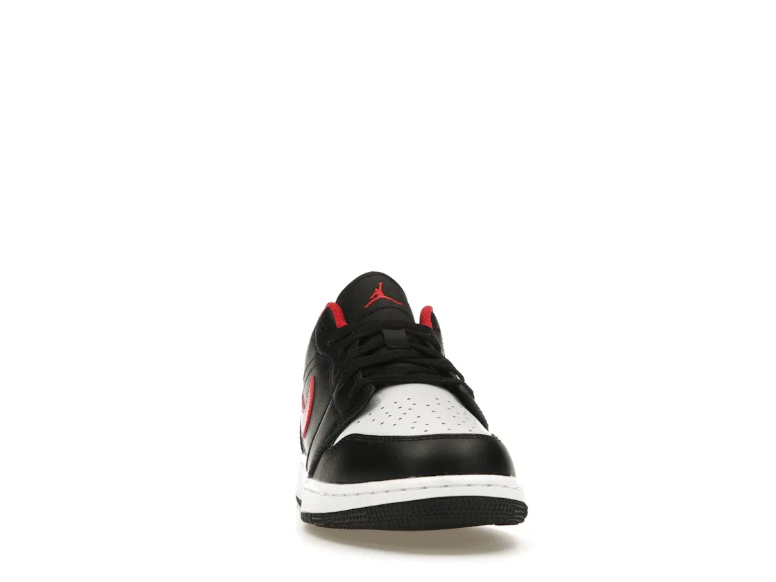 Детские кроссовки lifestyle с белым носком Jordan 1 Low Jordan, Black/Fire Red/White — фото 2