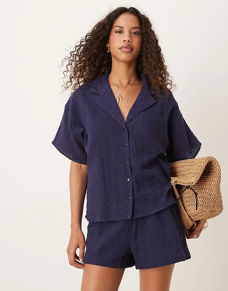 

Рубашка ASOS DESIGN с воротником-стойкой и вышивкой, темно-синего цвета