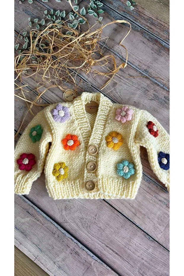 Детский кардиган для девочек с принтом Hand-Knitted cream color colorful daisy buttoned baby girl cardigan Seraskids, Nude Color — фото 4