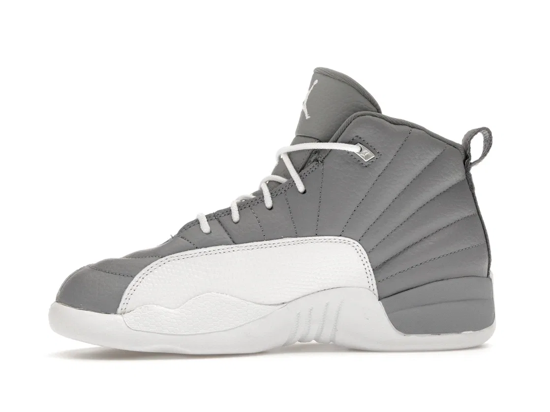 Детские кроссовки с замшевой отделкой Jordan 12 Retro, Stealth/White/Cool Grey — фото 3
