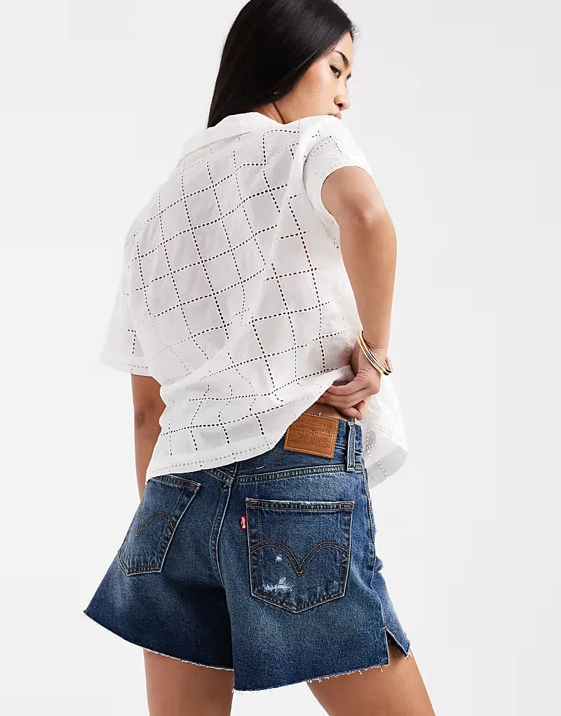 Джинсы-шорты Levis с эффектом потертости и ребристости, средне-синий — фото 3