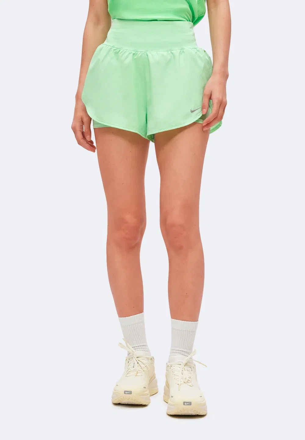 W nk flow df hr 2n1 shrt - шорты 2-в-1 Nike Performance, Cucumber Calm