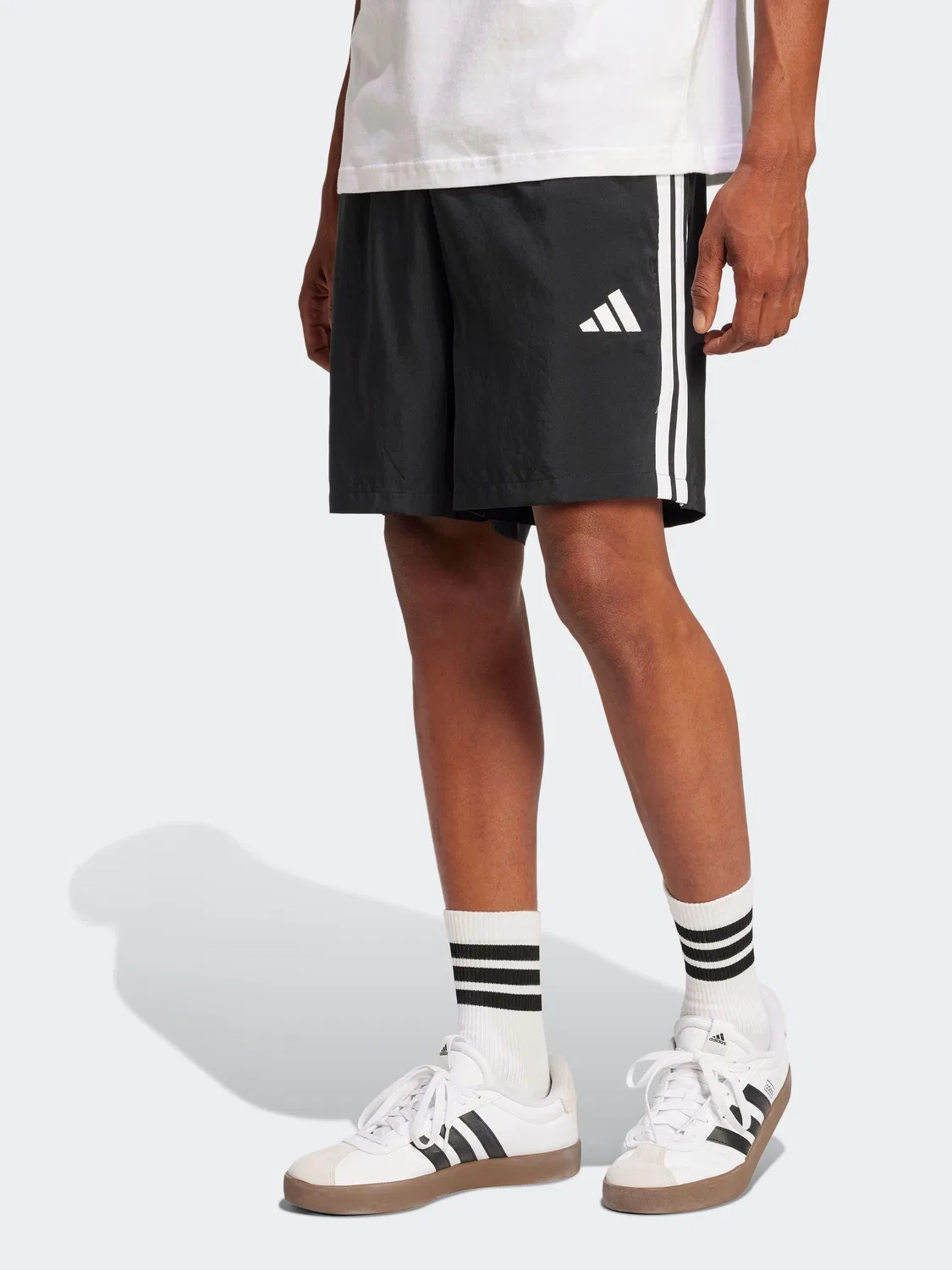 Шорты классические adidas Essentials Three Stripes, черный
