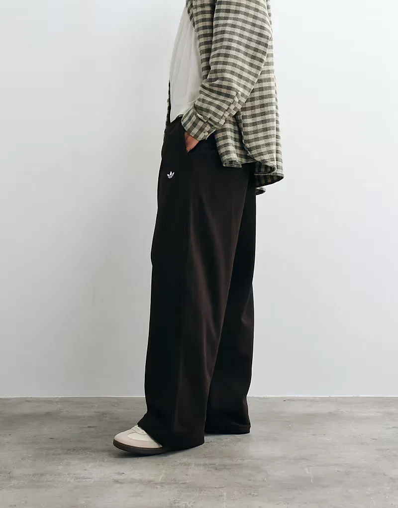 Спортивные брюки Adidas Originals Essentials, коричневый — фото 2