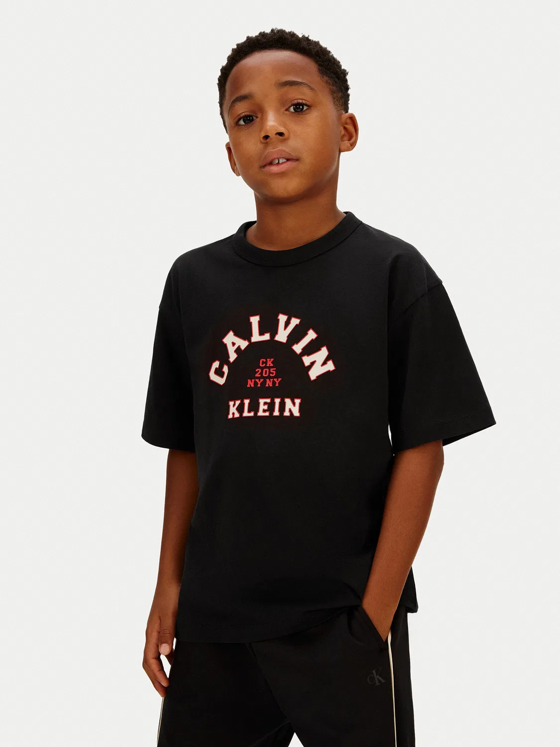Футболка стандартного кроя для мальчика Varsity Graphic Calvin Klein Jeans, черный