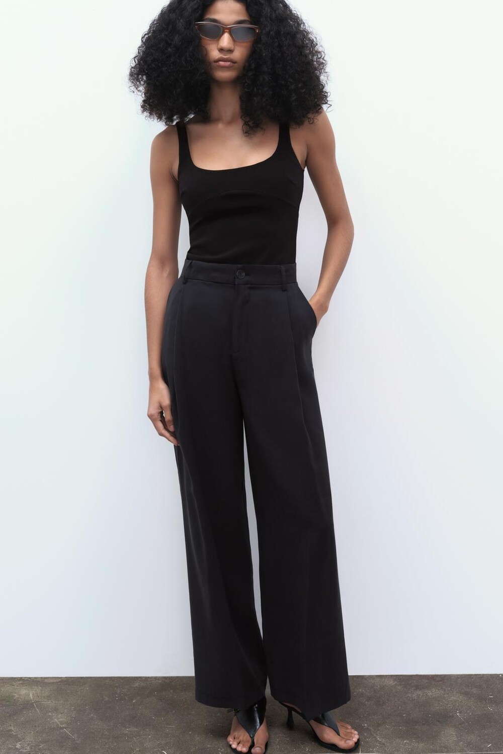 

Брюки свободного форума с застронками ZARA, черный