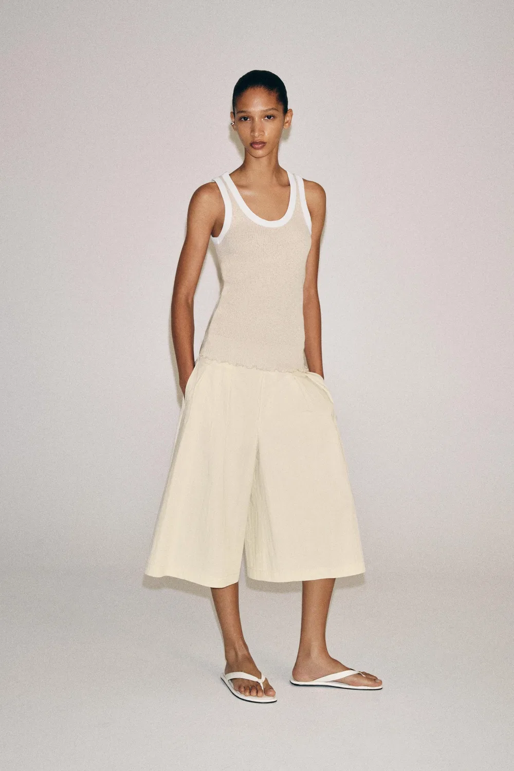 Плиссированные бермудские шорты из коллекции ZW ZARA, Sand