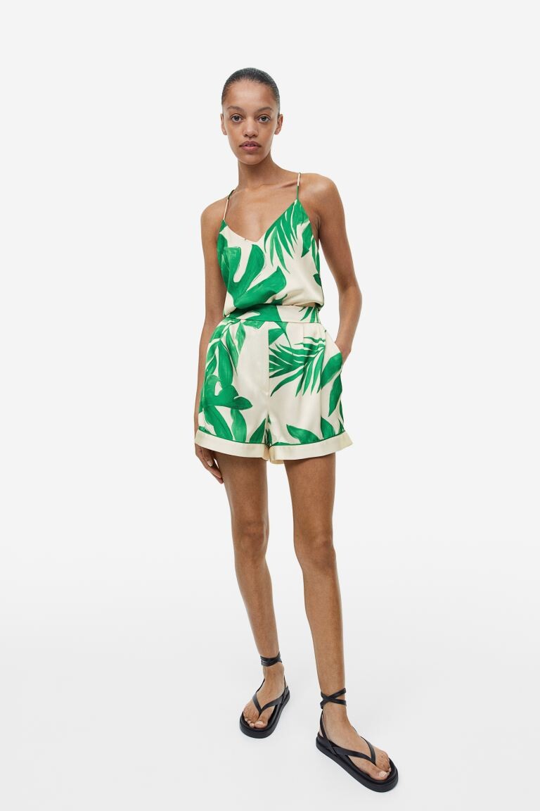 

Атласные шорты без застежек H&M, светло-бежевые/зеленые листья