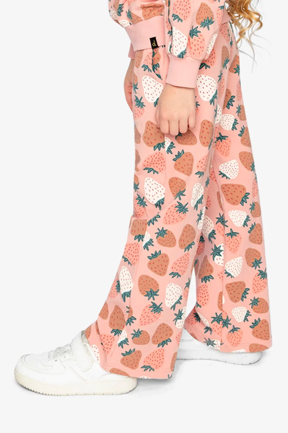 Детские широкие брюки из футера с принтом Frosted Strawberry Deux par Deux, Pink Strawberry Print — фото 3