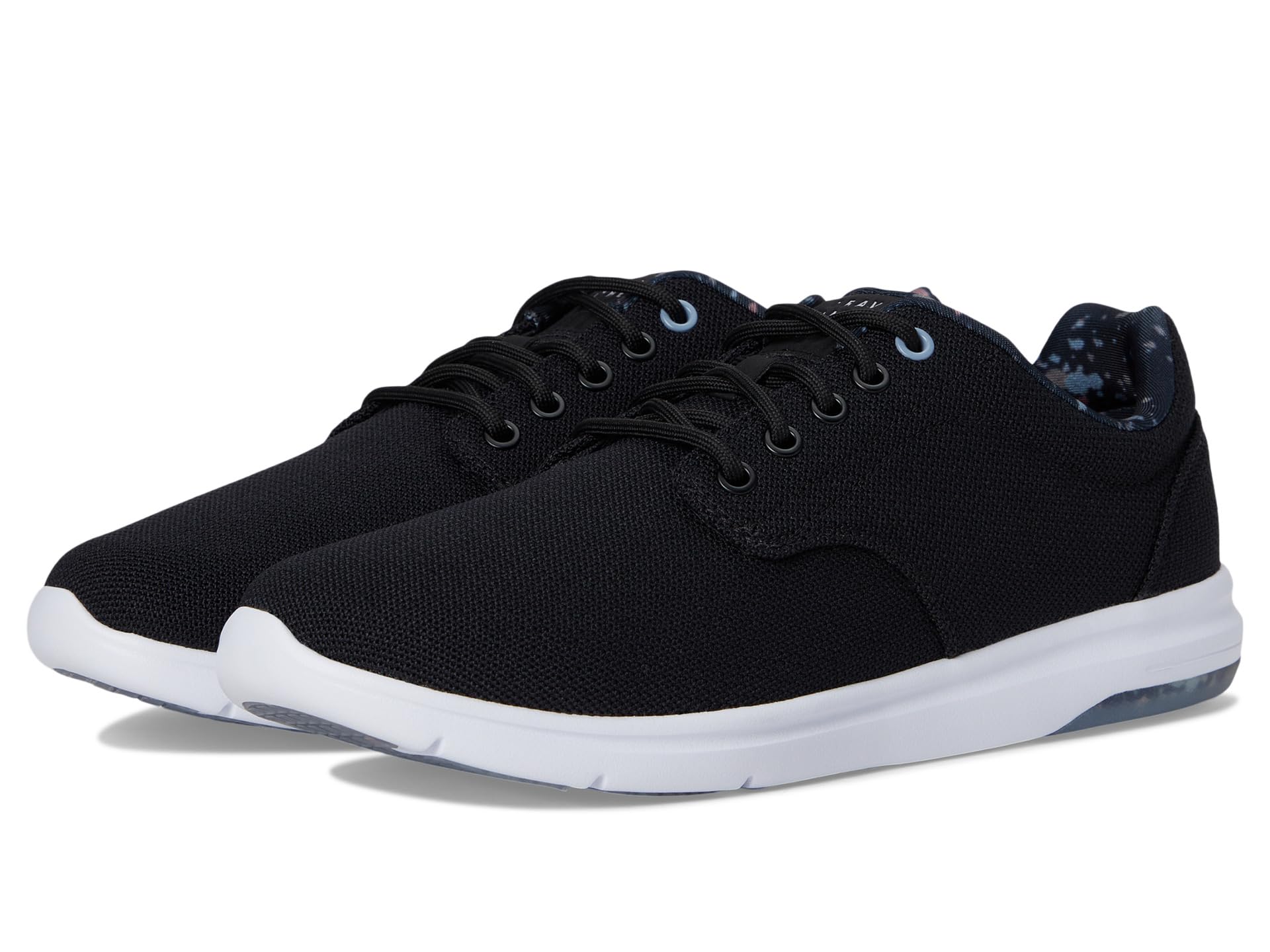 

Кроссовки TravisMathew The Daily II Knit Print, цвет Black/Splatter