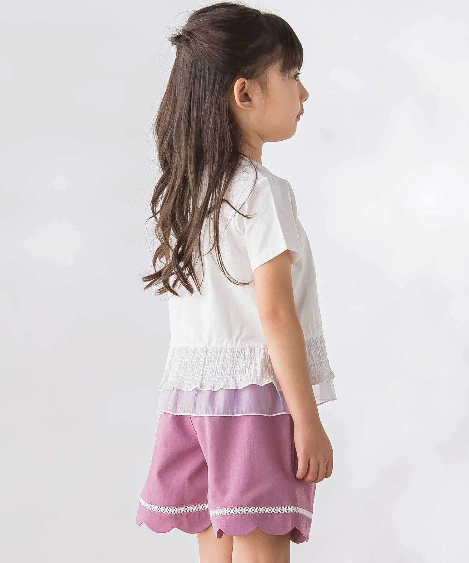 Детская футболка BeBe Petits Pois Vert с коротким рукавом и оборками — фото 3