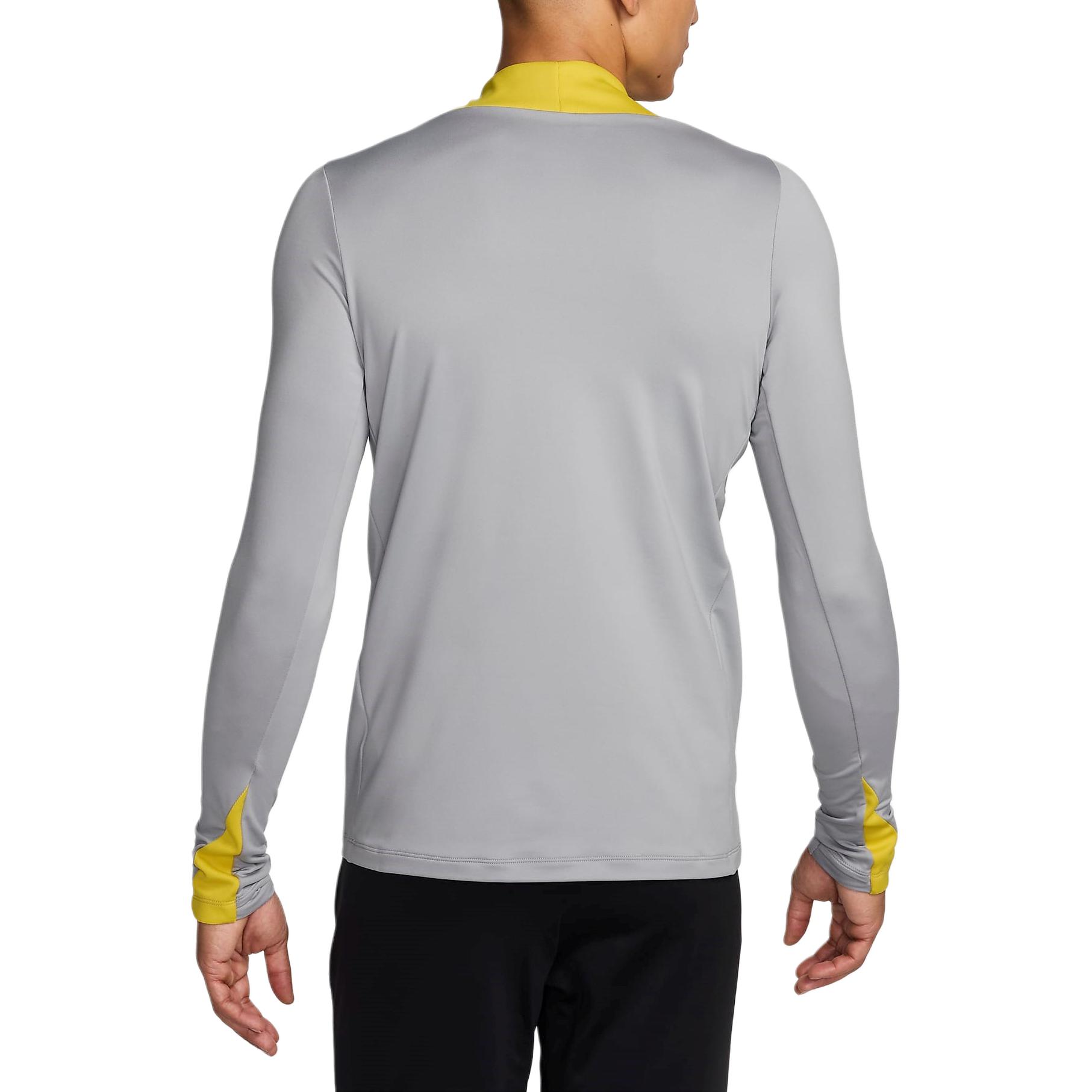 Футболка Liverpool FC Strike Third мужская Dri-FIT для тренировок Nike, светло-дымчато-серый/хромово-желтый/глобально-красный — фото 3