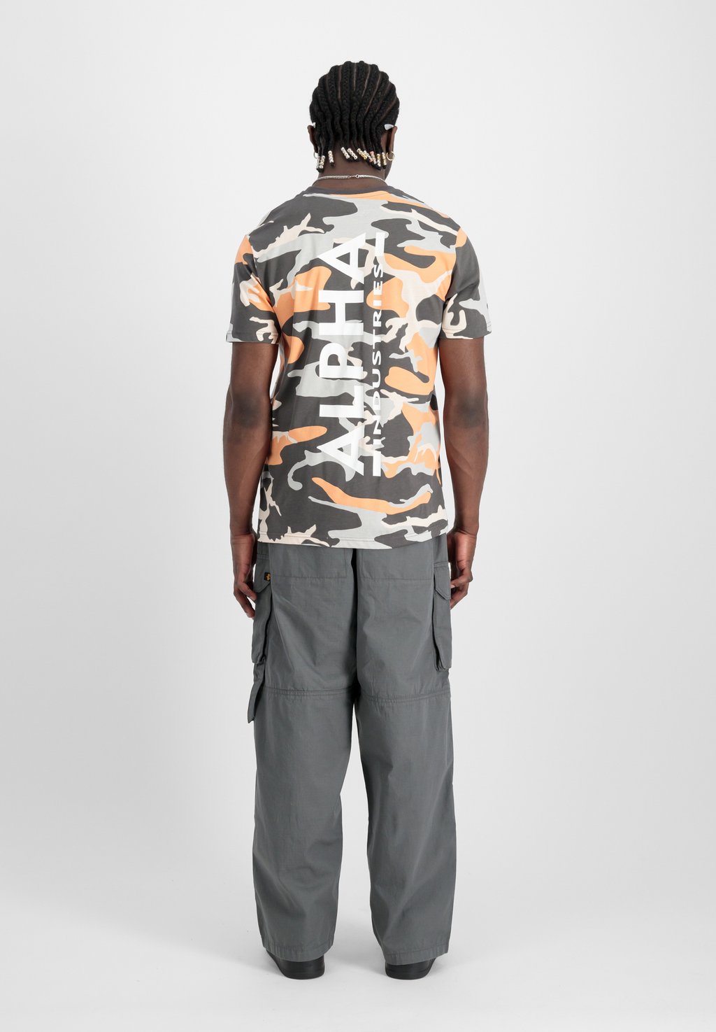 

Футболка с принтом BACKPRINT CAMO Alpha Industries, мультиколор
