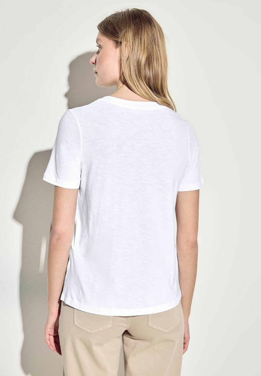 

Базовая футболка V-NECK Cecil, кремовый