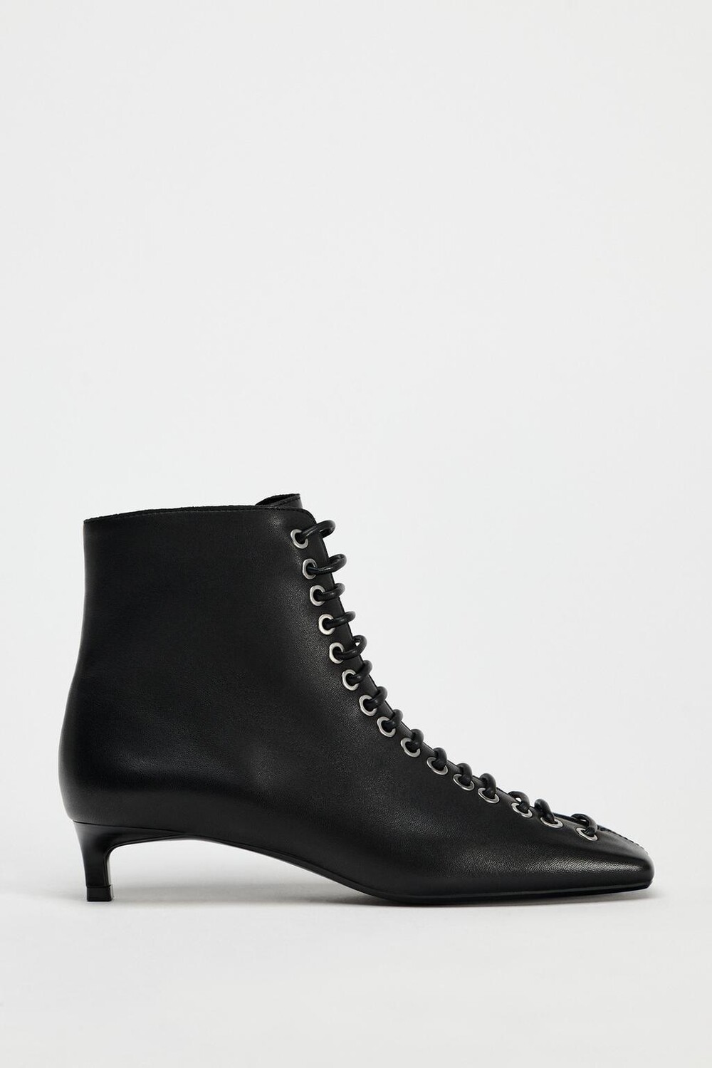 

Кожаные ботинки со шнуровкой ZARA, черный