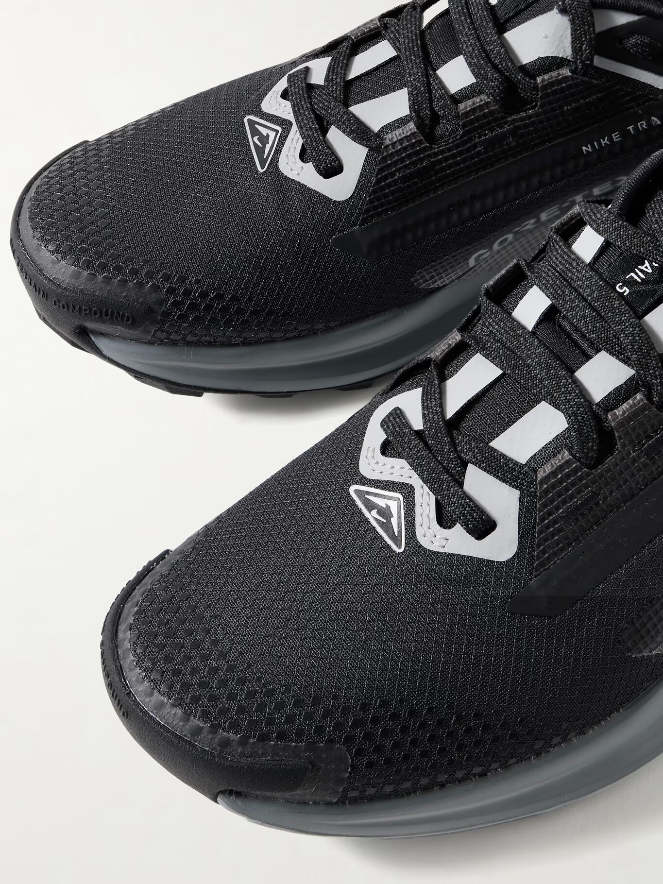 

Кроссовки Pegasus Trail 5 с резиновой отделкой GORE-TEX для бега NIKE RUNNING, черный