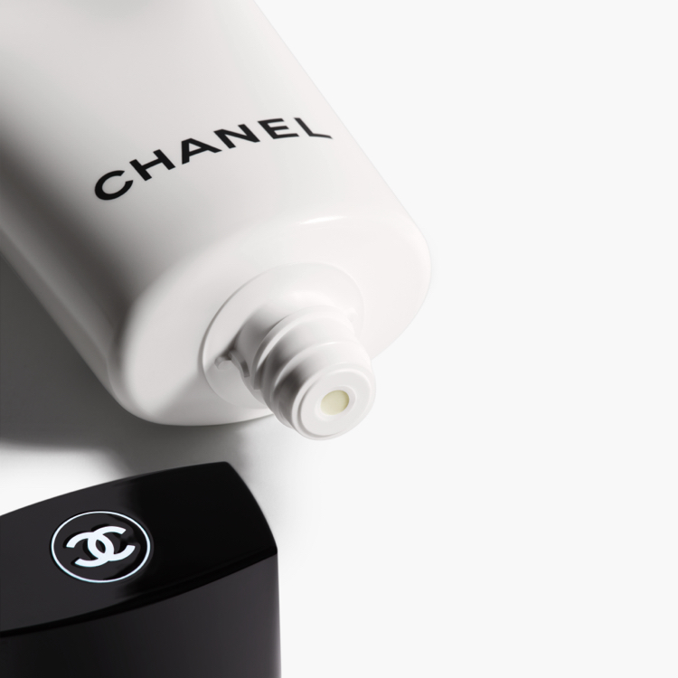 Набор CHANEL: очищающий пенящийся крем Chanel La Mousse, 150 мл + ароматическое саше — фото 2