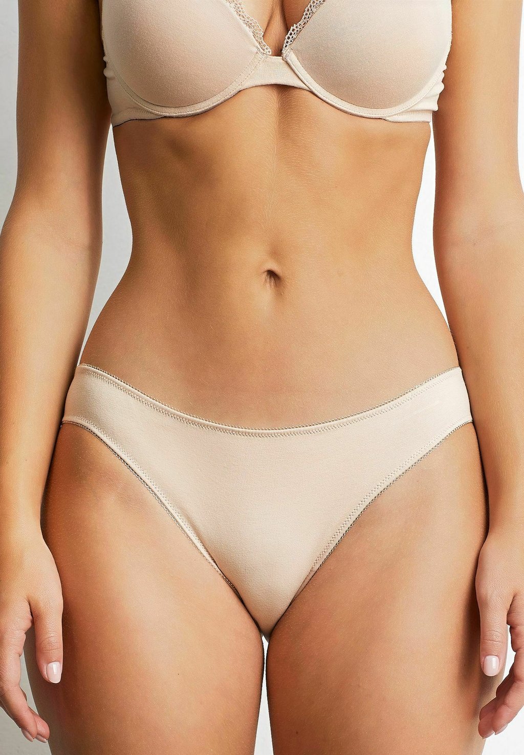 

Трусы HARMONY SLIP BRASILIANA Yamamay, цвет Nude Plain