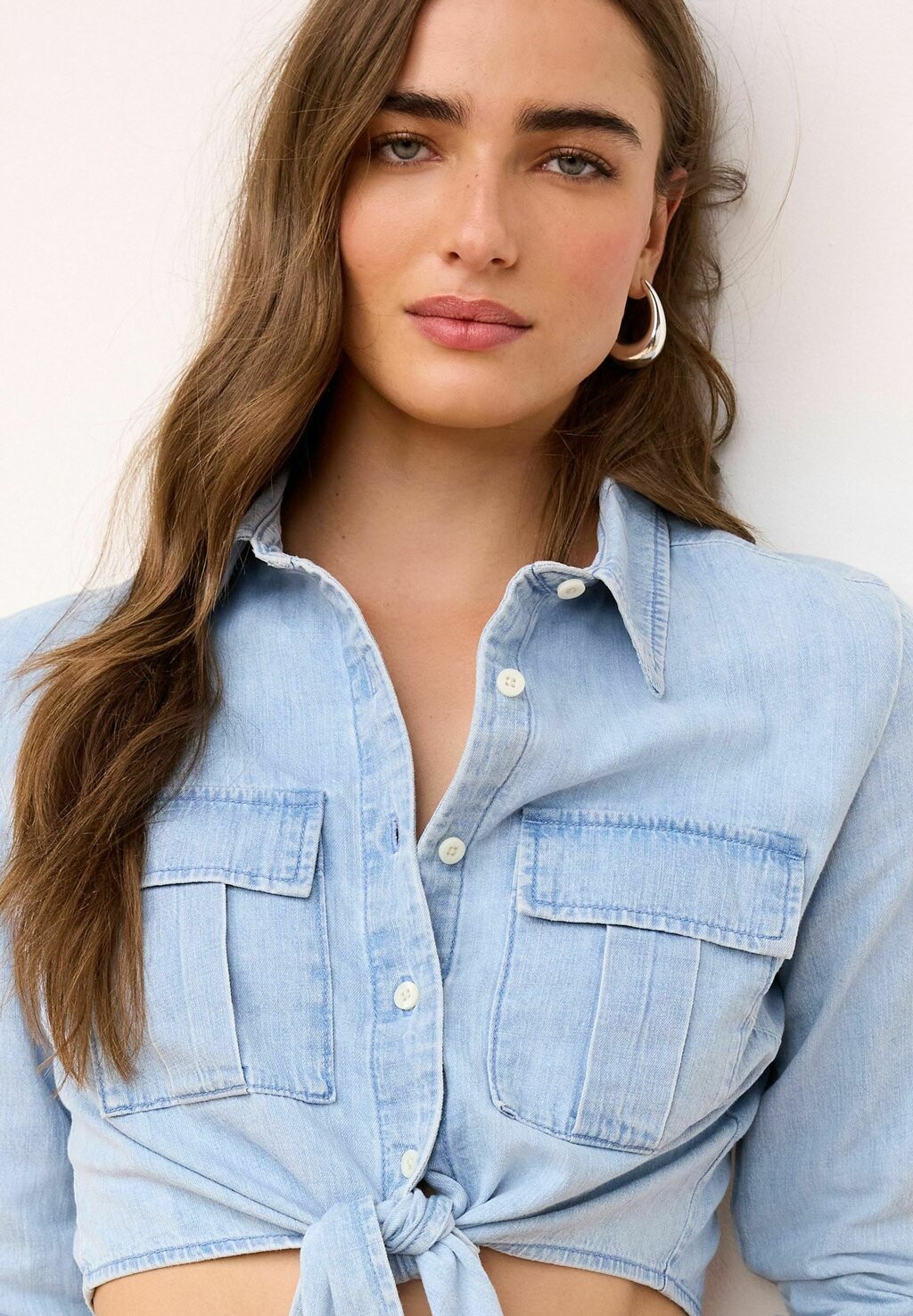 

REGULAR FIT Tie Front Cropped Next, Блузка на пуговицах отбеливатель