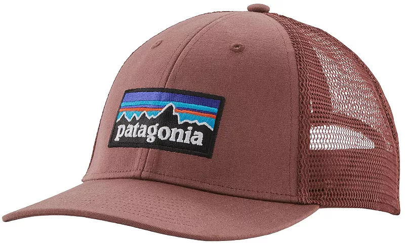

Мужская кепка Patagonia P-6 Logo LoPro Trucker Hat, цвет Dulse Mauve