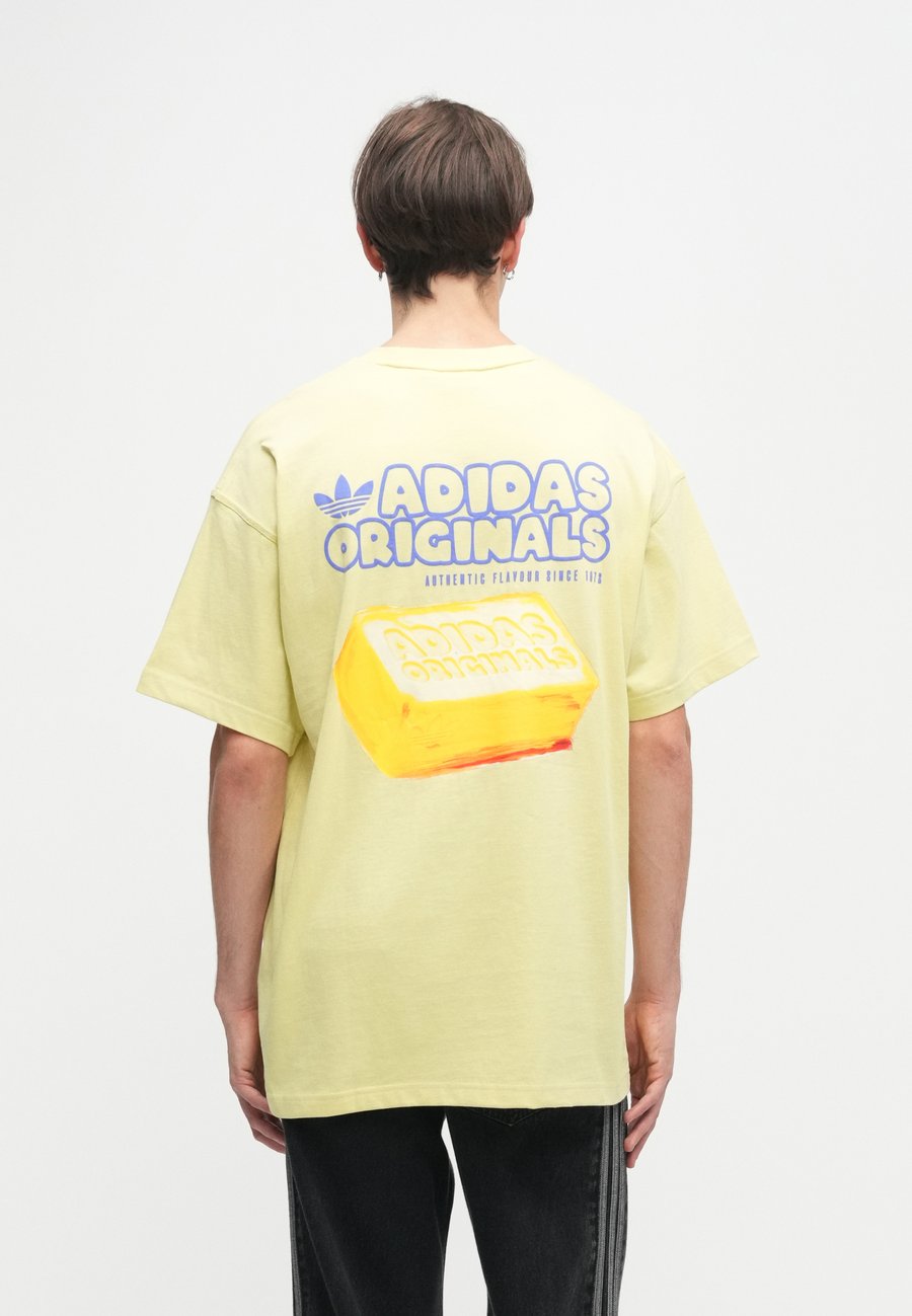 Футболка Adidas Originals BUTTER TEE UNISEX, Powder Yellow/Yellow — фото 2